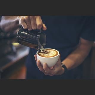 Cần một cô pha chế cà phê vùng Burnside, Vic