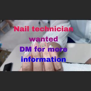Shop nails cần tuyển thợ bột, thợ nước lương cao