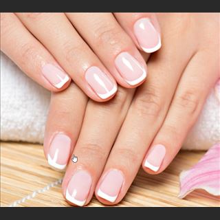 Shop Nail gần trạm xe lửa và xe bus cần tuyển thợ 